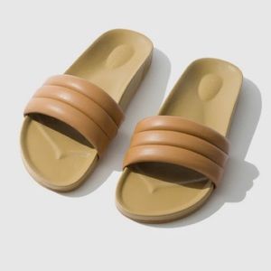 Beatrice Valenzuela Sandalia